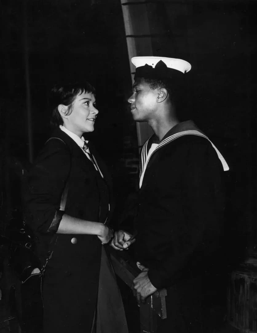 Joan Plowright - Photo of Joan Plowright as Jo and Billy Dee Williams as her sailor boy friend from the 1960 Broadway presentation of A Taste of Honey.