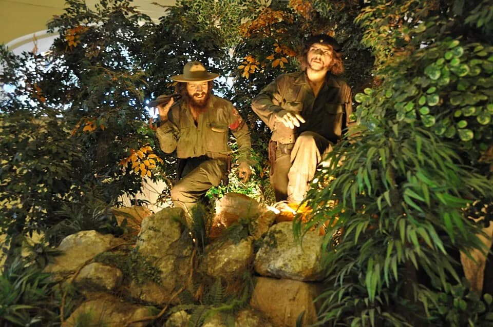 Camilo Cienfuegos - Reconstitution au musée de la révolution de la Havane montrant le Che et Camilo Cienfuegos alors qu'ils combattaient dans la sierra.


Photo personelle
