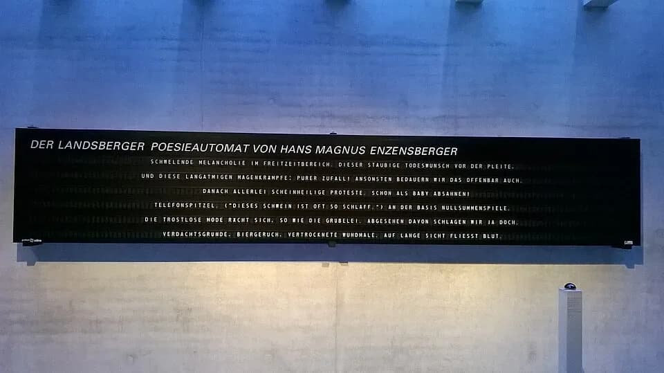Hans Magnus Enzensberger - Landsberger Poesieautomat im Foyer des Literaturmuseums der Moderne in Marbach a. N.; dargestellt ist das (von mir auf Knopfdruck erzeugte) Gedicht am 11. November 2018, 12: