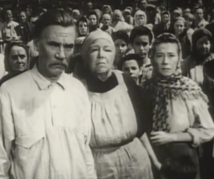 Walter Huston - Left to right: Walter Huston, Esther Dale, and Ruth Nelson in The North Star (1943) - cropped screenshot