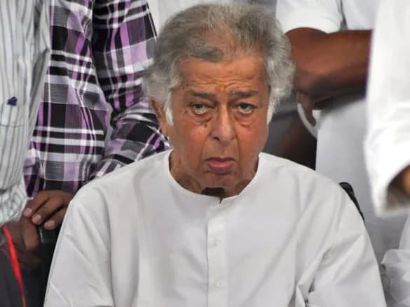 Shashi Kapoor - Shashi Kapoor at Shammi Kapoor's prayer meet