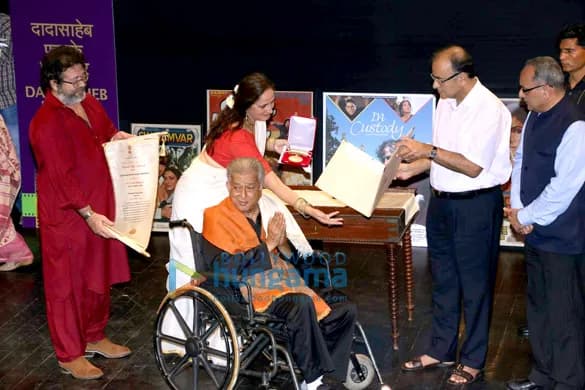 Shashi Kapoor - Shashi Kapoor receives Dada Saheb Phalke Award 2015