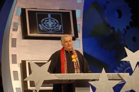 Shashi Kapoor - Renowned Film Actor Shashi Kapoor addressing at the inauguration of the 37th International Film Festival (IFFI-2006) in Panaji, Goa on November 23, 2006.