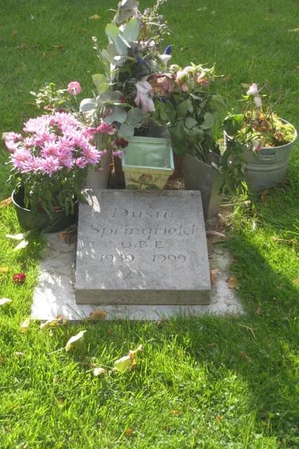 Dusty Springfield - Dusty Springfield's gravestone in St Mary the Virgin parish churchyard, Henley-on-Thames, Oxfordshire