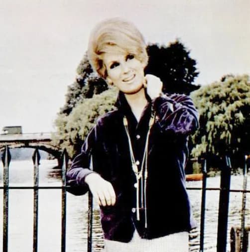 Dusty Springfield - Trade ad for Dusty Springfield's single "You Don't Have To Say You Love Me".To better adapt it to his respective Wikipedia article, the ad was cropped and cleaned in a graphics edi