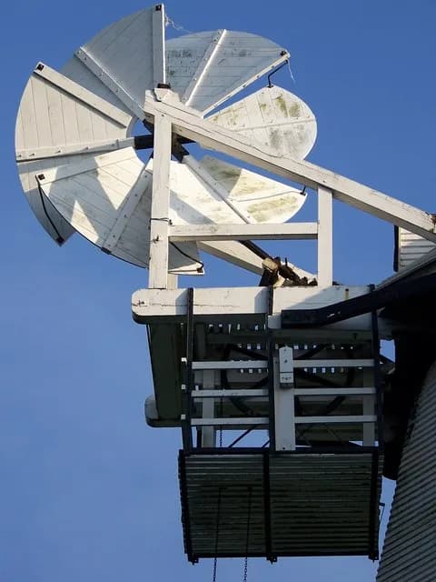 Hilaire Belloc - Fantail, Shipley Windmill At the back of the cap is the fantail, which is like a giant version of those windmills on a stick that we all used to buy at the seaside when we were kids. 