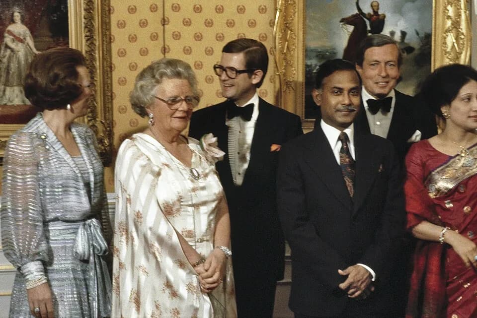 Ziaur Rahman - Collectie / Archief : Fotocollectie Anefo
Reportage / Serie : [ onbekend ]
Beschrijving : Statiefoto Koninklijke Familie en President Ziaur Rakm (Bangladesj) en echtgenote
Datum : 10 ju