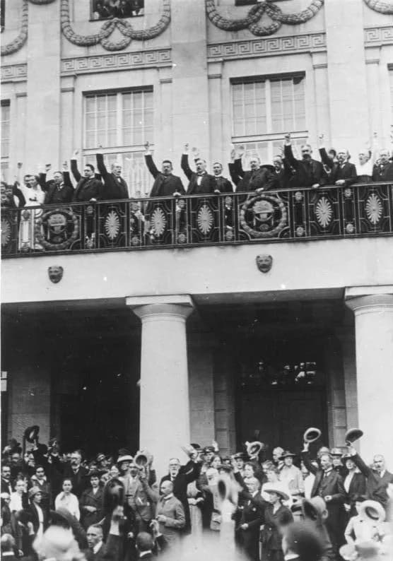 Constantin Fehrenbach - After the swearing-in of the first president of Reich in Weimar: the president of Reich Friedrich Ebert, the chancellor of Reich Constantin Fehrenbach and the members of govern