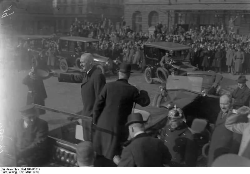 Wilhelm Cuno - For documentary purposes the German Federal Archive often retained the original image captions, which may be erroneous, biased, obsolete or politically extreme. Reise des Reichskanzlers