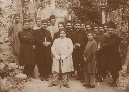 Ahmad Shah Qajar - Ahamad Shah Qajar and Qajarid heads stands at wedding of him.