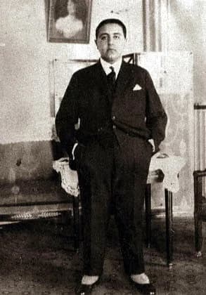 Ahmad Shah Qajar - Ahmad Shah Qajar in Paris