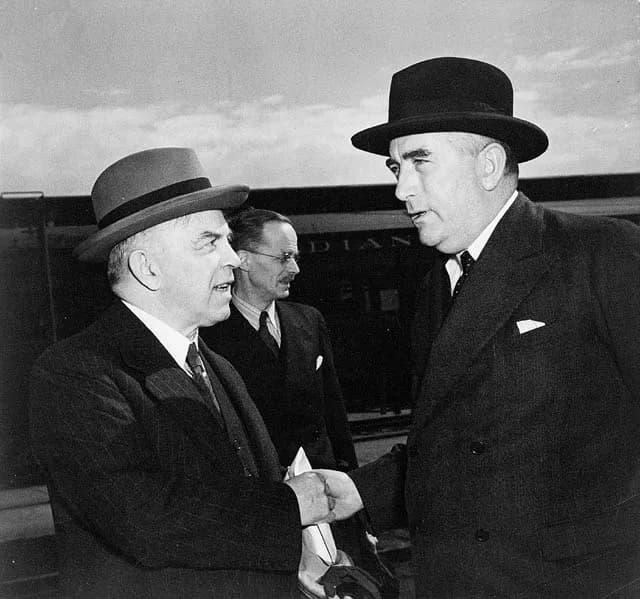 Robert Menzies - Rt. Hon. W.L. Mackenzie King (left) saying goodbye to Rt. Hon. R.G. Menzies at Union Station. Mr. W. Howard Measures is in the background