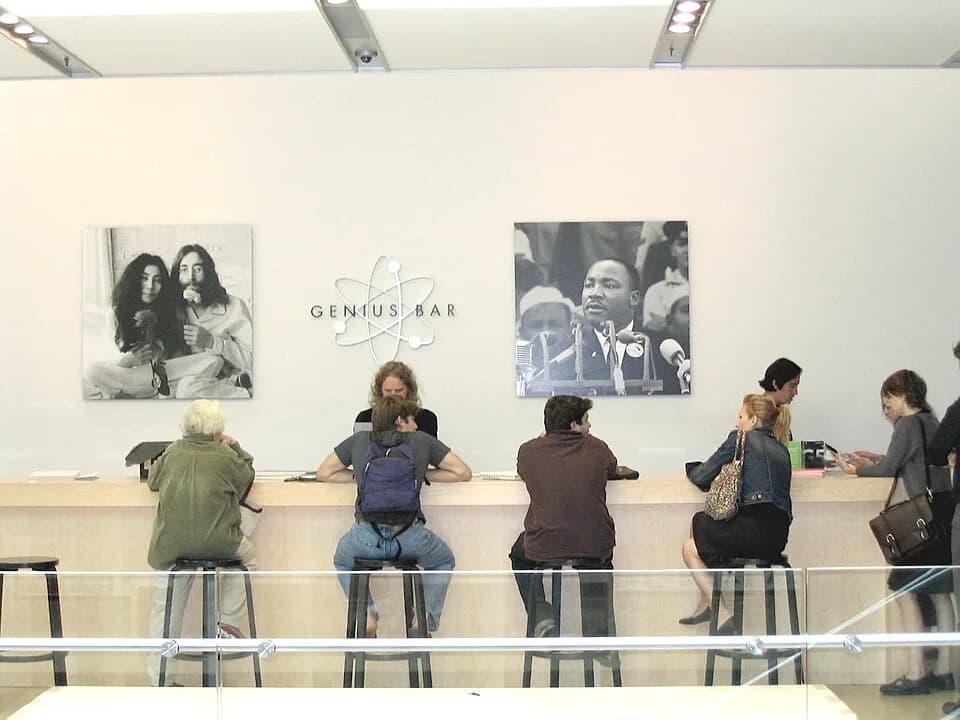 Martin Luther King Jr. - Genius Bar at the Apple Store, SoHo, Prince Street, Manhattan, New York City