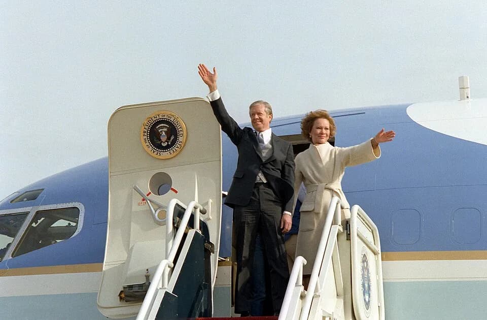 Jimmy Carter - Former President Jimmy Carter and his wife Rosalynn, wave from the top of the aircraft steps as they depart Andrews Air Force Base at the conclusion of President Ronald Reagan's inaugur