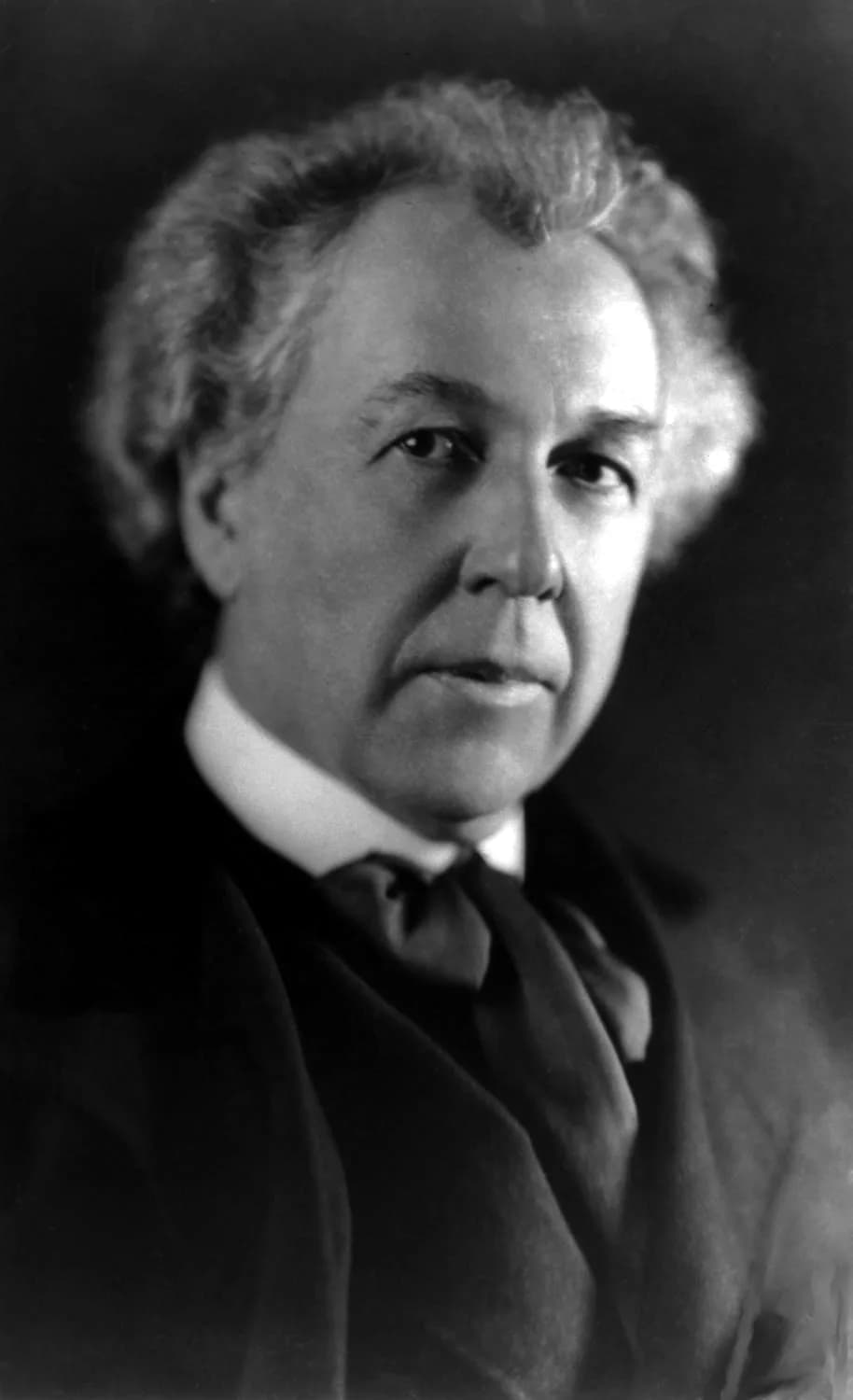 Frank Lloyd Wright - Frank Lloyd Wright, American architect, portrait, head and shoulders, facing right.