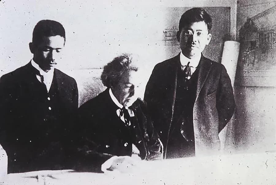 Frank Lloyd Wright - From left, the architects Arata Endō, Frank Lloyd Wright and Ito Bunshiro(He is not Aisaku Hayashi).