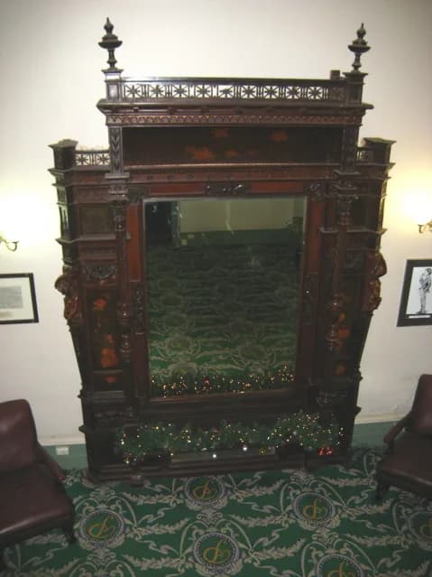 Herbert Hoover - Picture of the mirror donated by the later US President Herbert Hoover to a hotel in Kalgoorlie