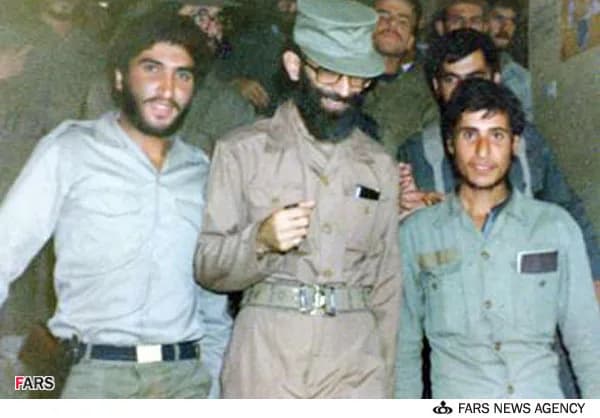 Ali Khamenei - شهيد سردار احمد كاظمي فرمانده نيروي زميني سپاه پاسداران در كنار مقام معظم رهبري