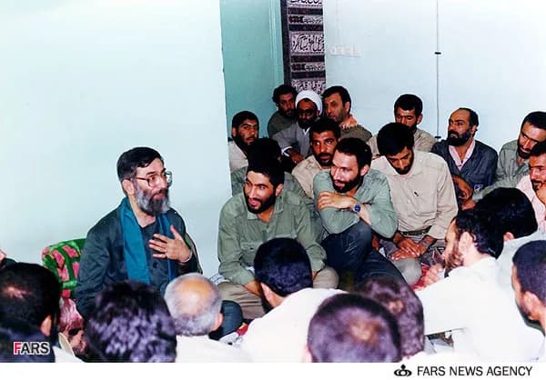 Ali Khamenei - شهيد سردار احمد كاظمي فرمانده نيروي زميني سپاه پاسداران در كنار مقام معظم رهبري