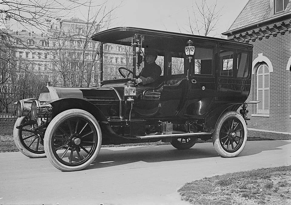 William Howard Taft - U. S. President William Howard Taft's  Pierce-Arrow motor car. Gasoline powered auto with 6 cylinders, 48hp, Washington, D.C.