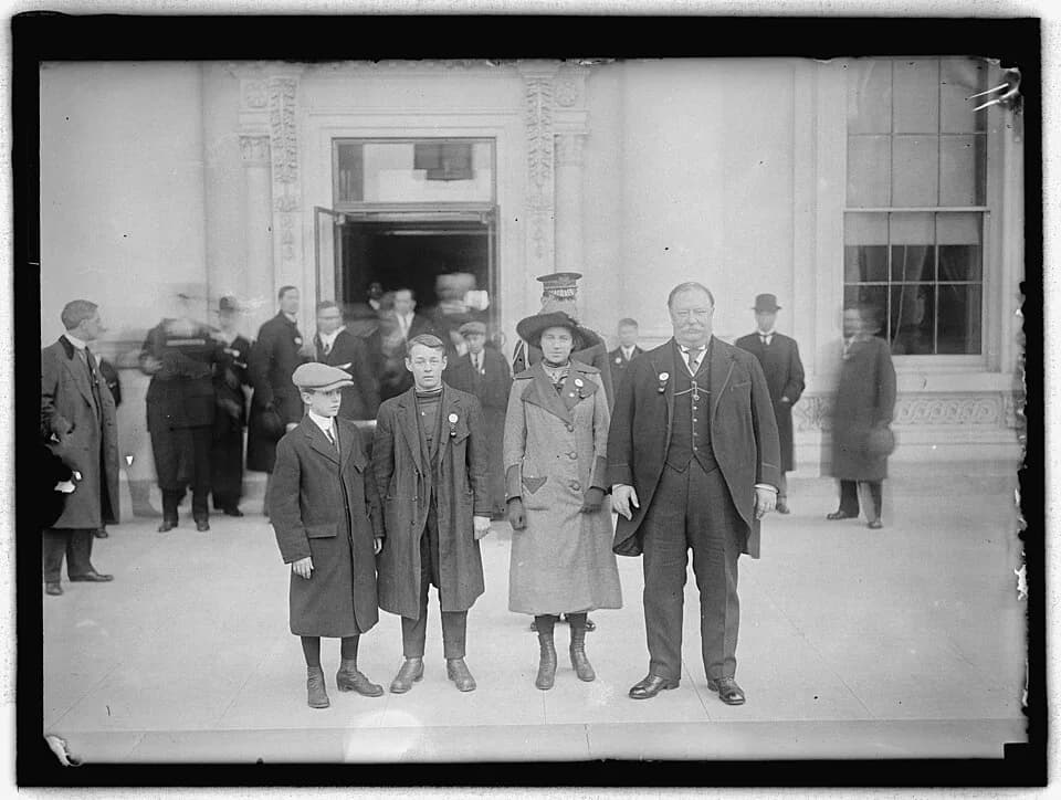 William Howard Taft - Title: TAFT, WILLIAM HOWARD. TAFT FAMILY
Abstract/medium: 1 negative : glass ; 5 x 7 in. or smaller