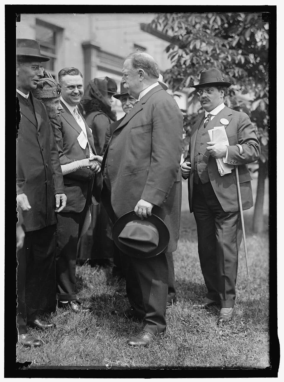 William Howard Taft - Title: TAFT, WILLIAM HOWARD
Abstract/medium: Harris &amp; Ewing photograph collection

Physical description: 1 negative :
