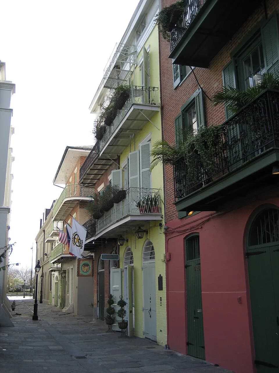 William Faulkner - French Quarter, New Orleans. Pirate's Alley; yellow house formerly residence of writer WIlliam Faulkner