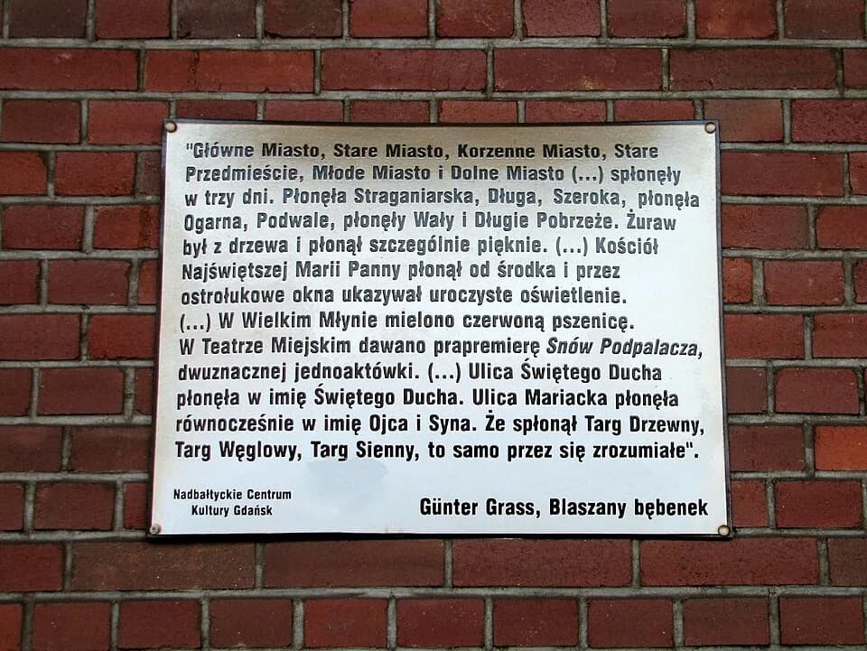 Günter Grass - Quotation from "The Tin Drum" at Gdańsk Główny train station.