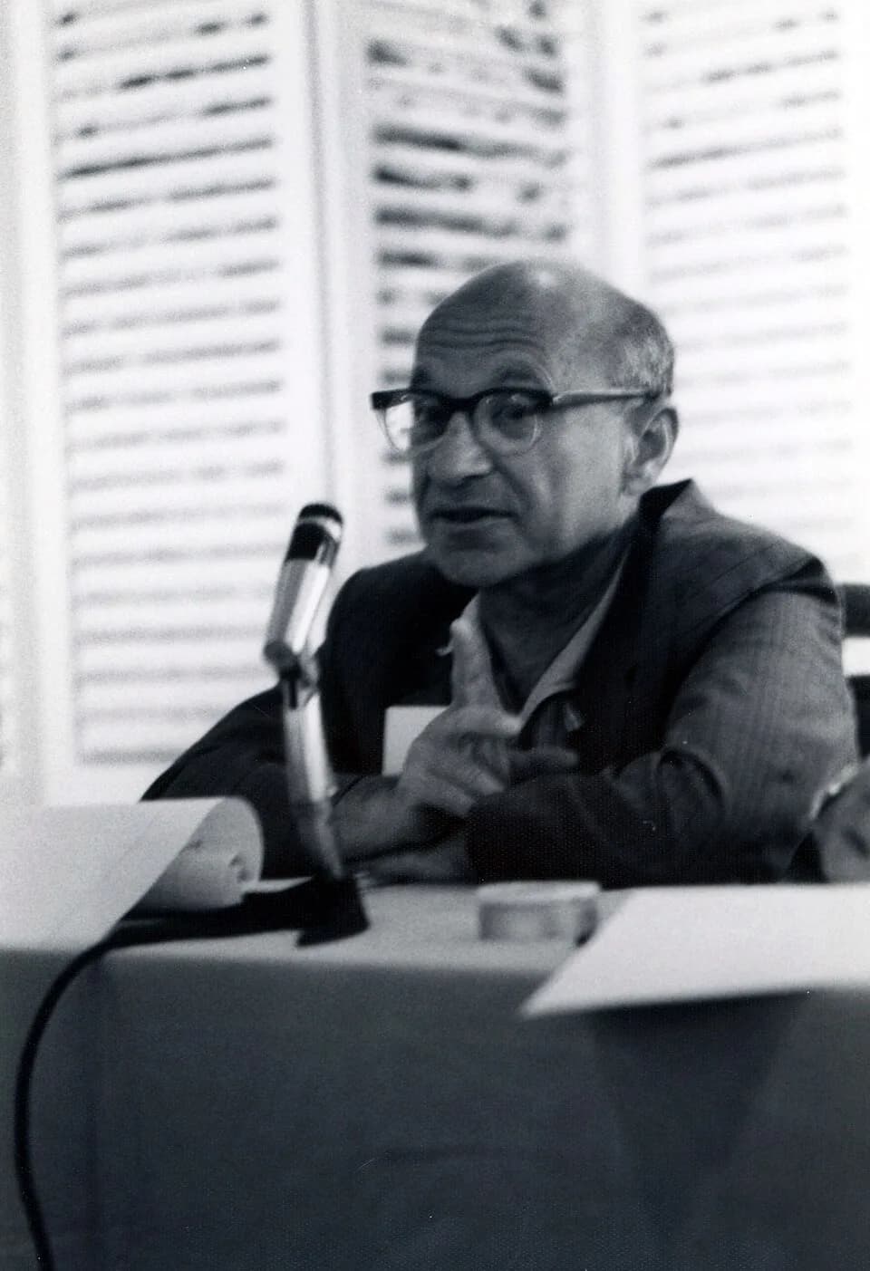 Milton Friedman - Milton Friedman.