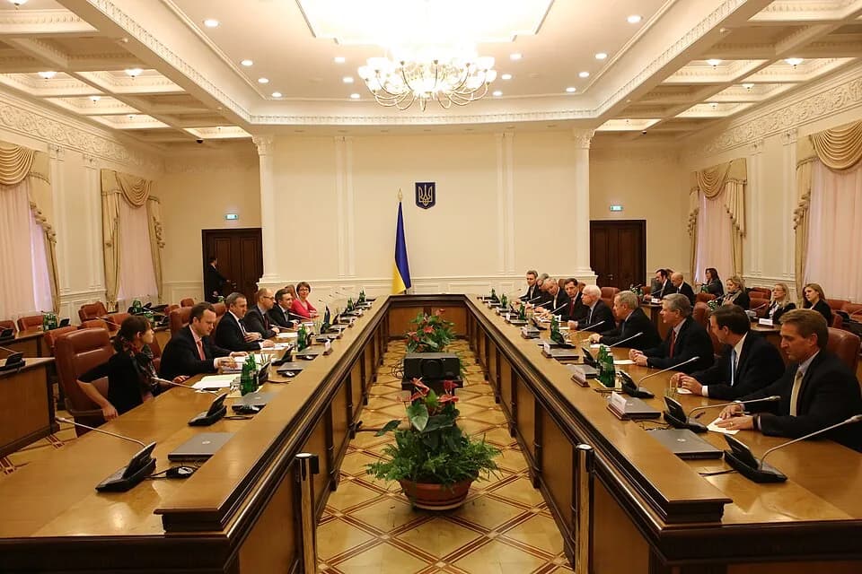 John McCain - Meeting with Ukraine Prime Minister Arseniy Yatsenyuk, March 14, 2014 (13176064495).jpg
