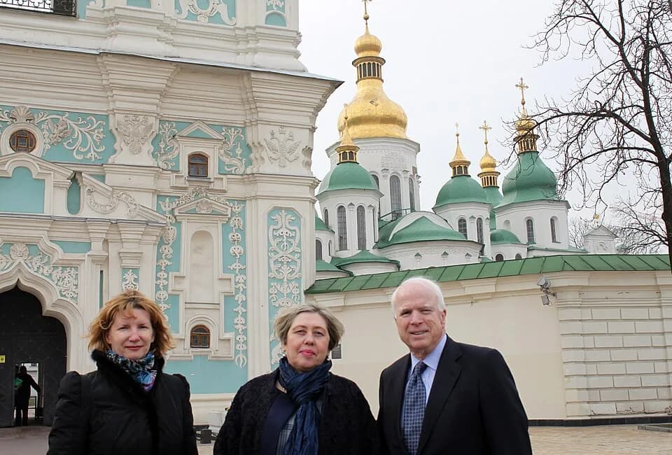 John McCain - Public domainPublic domainfalsefalse
This image is a work of a United States Department of State employee, taken or made as part of that person's official duties. As a work of the U