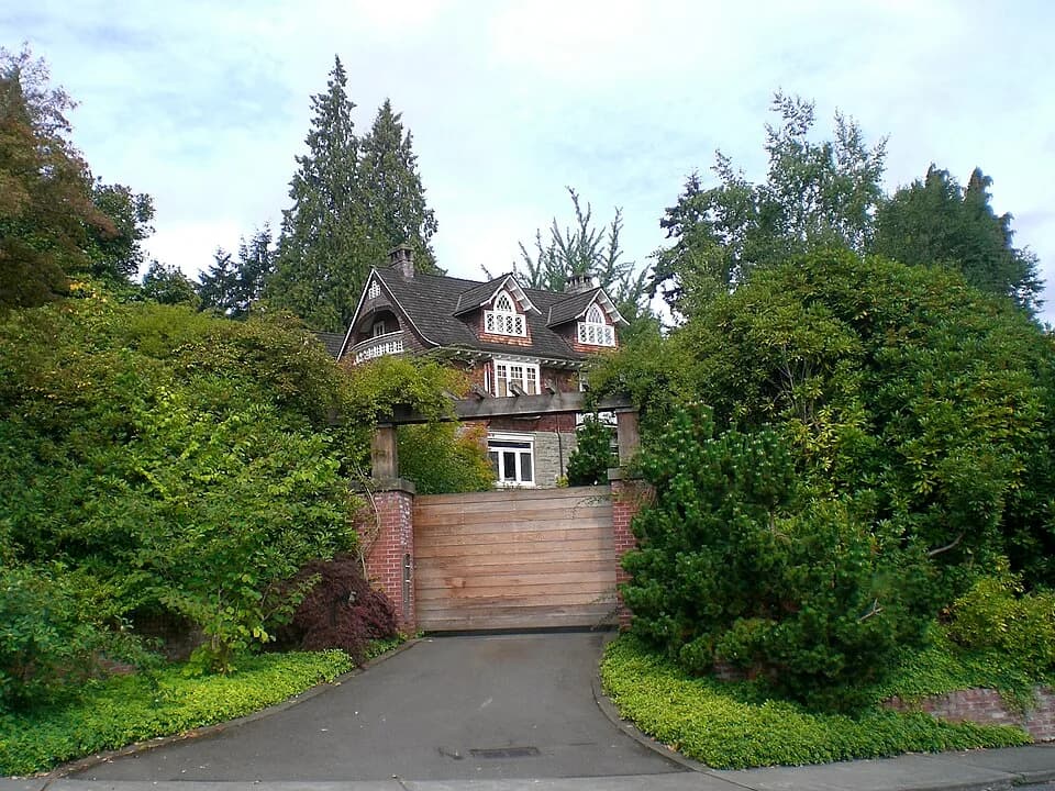 Kurt Cobain - 171 Lake Washington Boulevard East, Seattle, WA

Guess which one of us wanted to go here before leaving Seattle.

Photo courtesy of PJ Bond