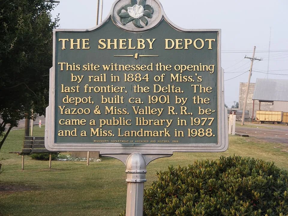 Aretha Franklin - Historical Marker, Shelby, Mississippi.jpg