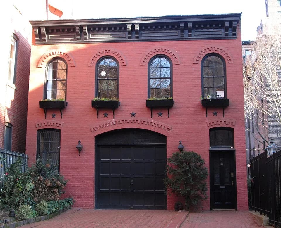 Arthur Miller - The converted carriage house at 151 Willow Street between Clark and Pierrepont Streets in the Brooklyn Heights neighborhood of Brooklyn, New York City was built c.1870, and is supposed
