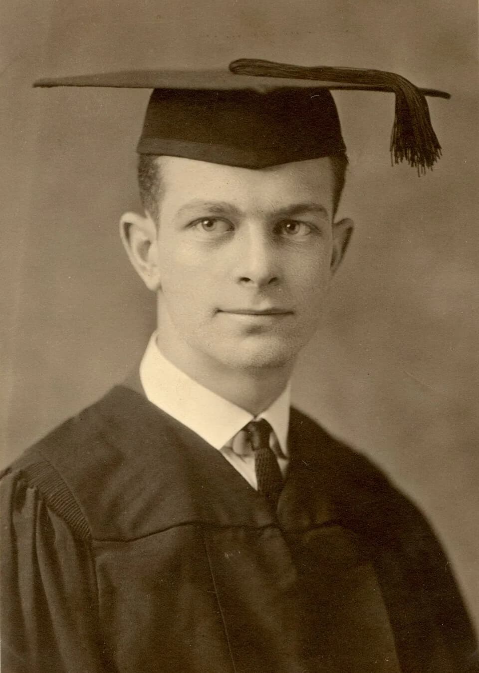Linus Pauling - Linus Pauling's graduation portrait from Oregon Agricultural College. He graduated with a degree in chemical engineering in 1922.