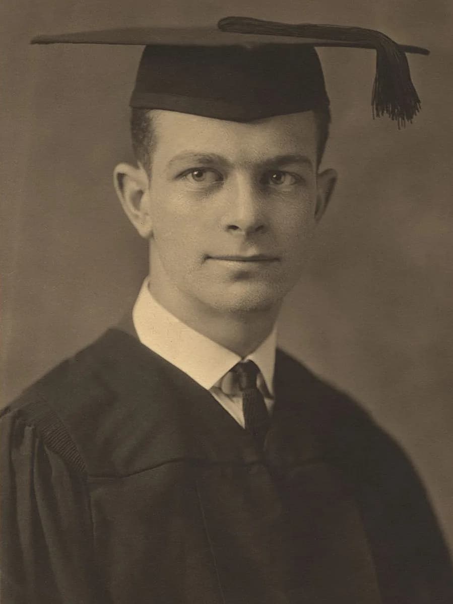 Linus Pauling - Linus Pauling's graduation portrait from Oregon Agricultural College. He graduated with a degree in chemical engineering in 1922. A higher resolution photo is available from the source