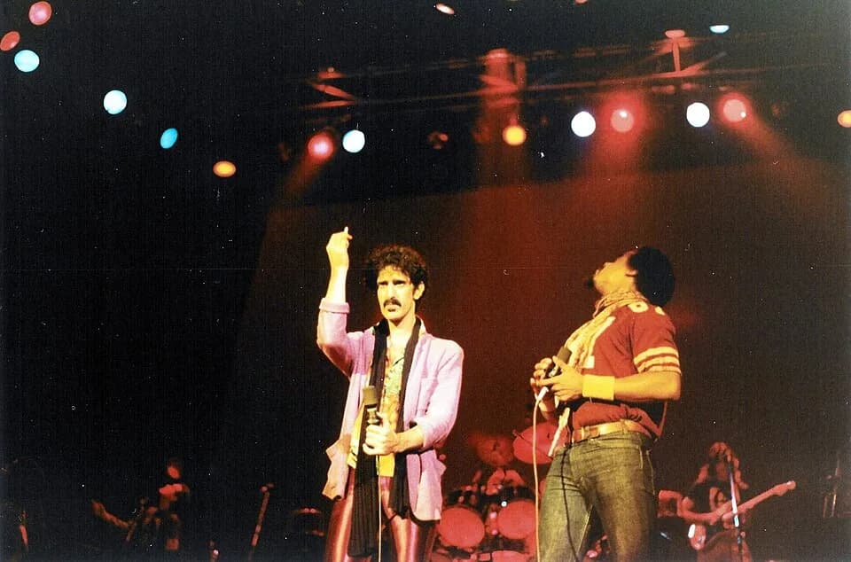 Frank Zappa - Frank Zappa and Ike Willis, Memorial Auditorium, Buffalo, NY. Oct 25, 1980
