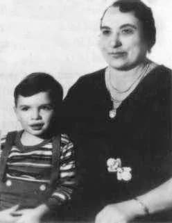 Al Capone - A photo of young Al Capone with his mother.