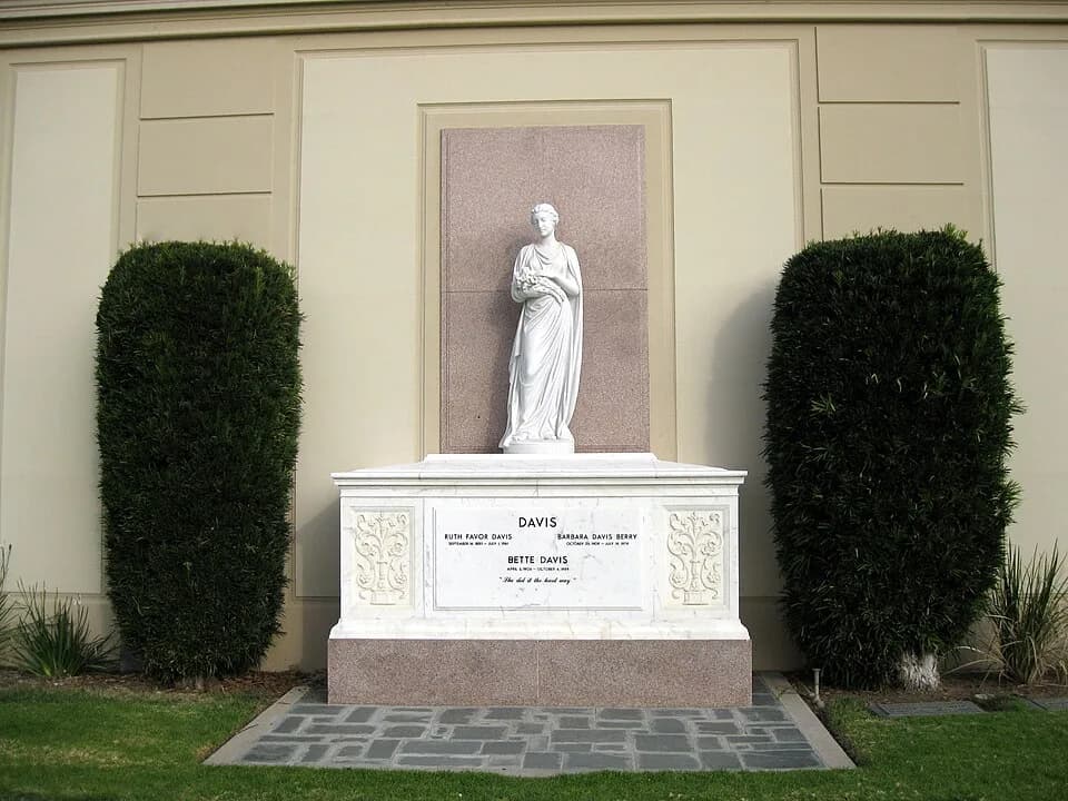 Bette Davis - Bette Davis's grave at Forest Lawn Hollywood Hills