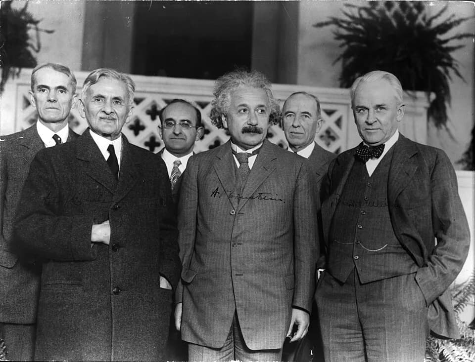 Robert Andrews Millikan - Left to Right: Walter Sydney Adams, Albert Abraham Michelson, Walther Mayer, Albert Einstein, Max Farrand, Robert Andrews Millikan
Date: 1931
Repository: Smithsonian Instit