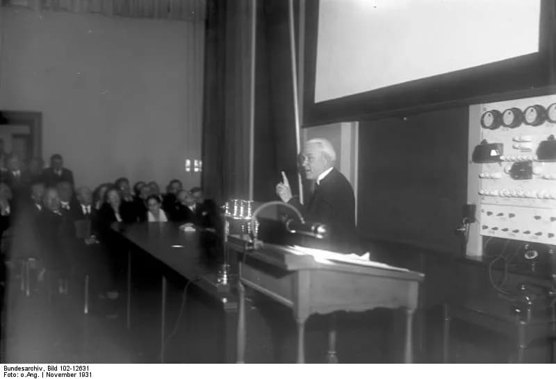 Robert Andrews Millikan - For documentary purposes the German Federal Archive often retained the original image captions, which may be erroneous, biased, obsolete or politically extreme. Der hervorrag