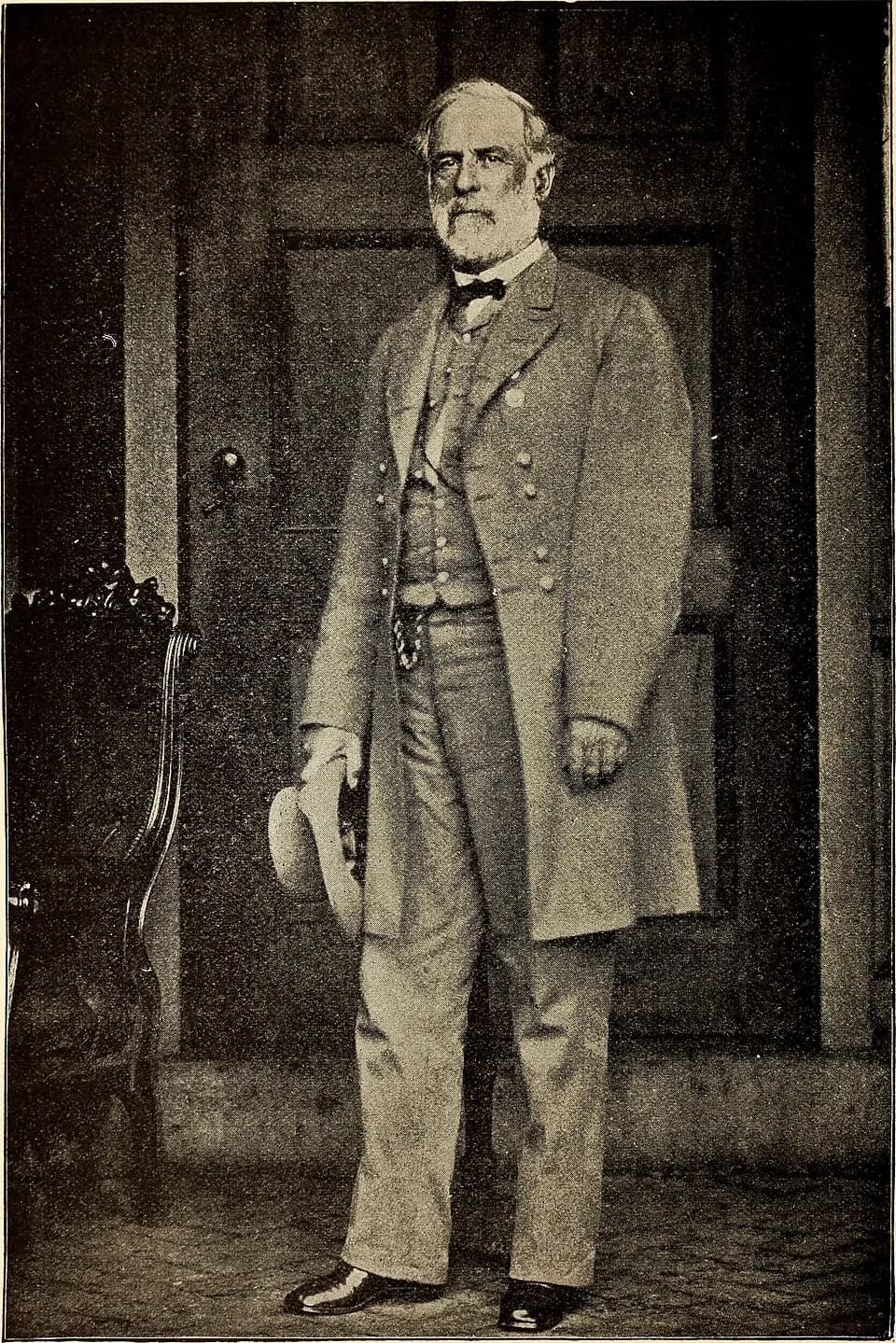 Robert E. Lee - Identifier: bluegrayorcivilw00whit (find matches)
Title: The blue and the gray, or, The Civil War as seen by a boy : a story of patriotism and adventure in our war for the Union
Year: 