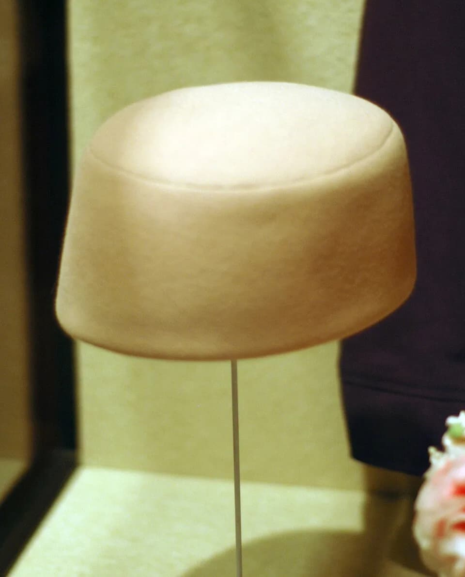 Jacqueline Kennedy Onassis - Pillbox hat. Photo taken at the Harry S. Truman Presidential Museum and Library.