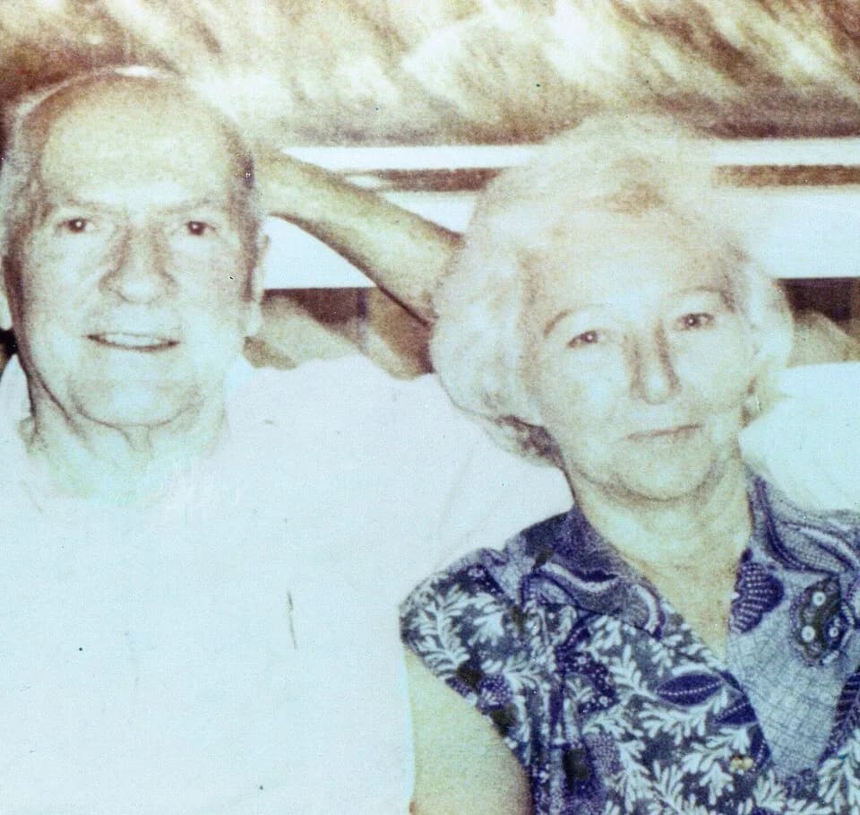 Robert A. Heinlein - Robert A. Heinlein, with Ginny Heinlein (Retouched from a GFDL'd photo provided by en:User:Hayford_Peirce User:Hayford Peirce)