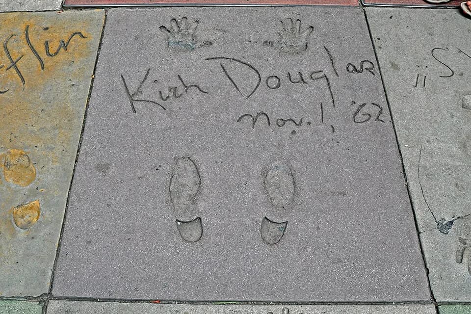 Kirk Douglas - Impronte di Kirk Douglas al TCL Chinese Theatre di Los Angeles, USA, Agosto 2011