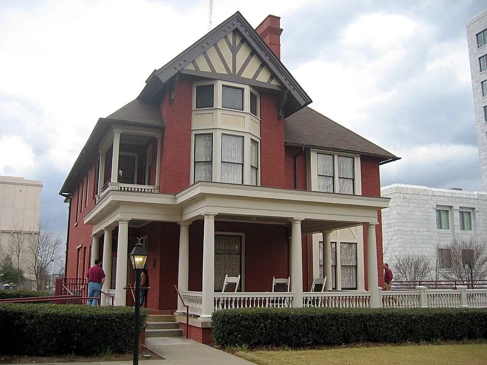 Margaret Mitchell - Photograph of the Margaret Mitchell House in  Atlanta, Georgia (U.S. state)|Georgia.


Credits
Taken by Jin-Ping Han on January 30th 2006 using a Canon Inc. Powershot S400 digital 