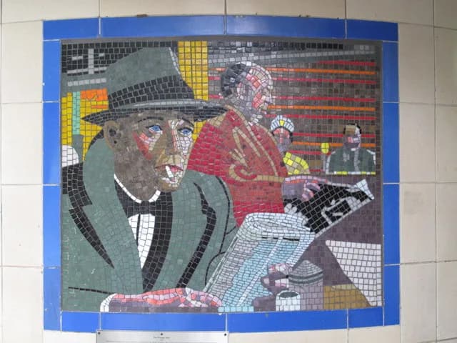 Henry Fonda - Leytonstone tube station - Hitchcock Gallery: The Wrong Man (1956)