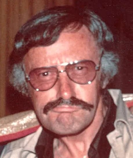 Stan Lee - Stan Lee en 1975 (photo recadrée)