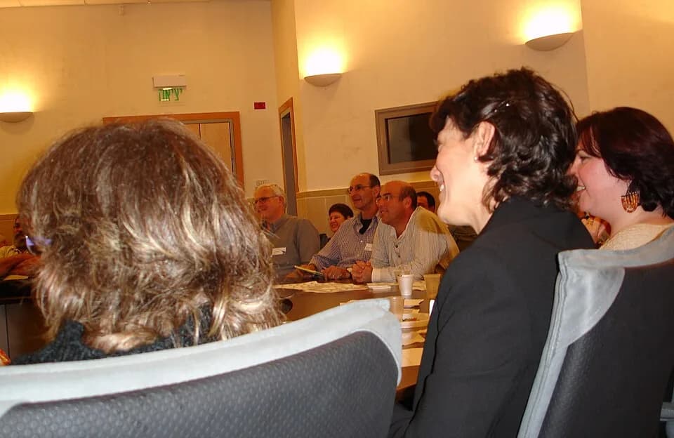Dale Carnegie - Meeting in Yokneam of Freelance Professionals on "How to Win Contracts and Influence Clients" (Feb. 2006)