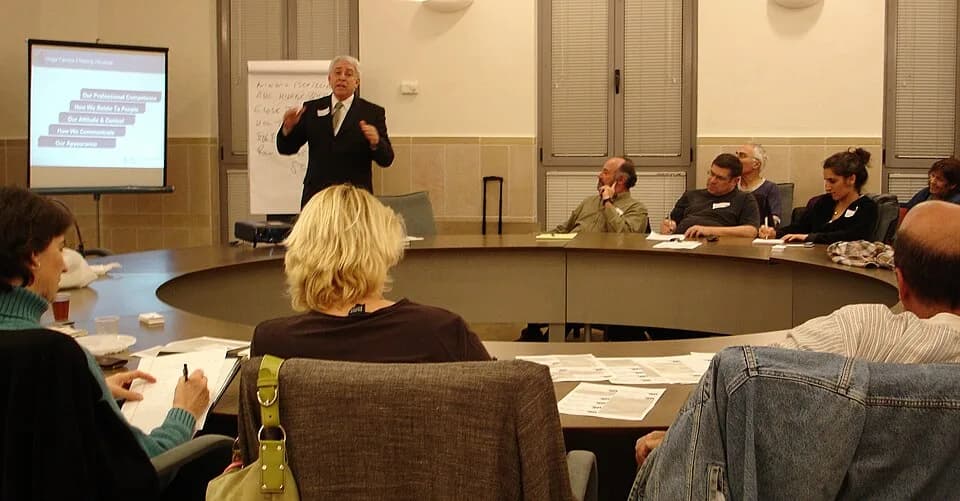 Dale Carnegie - Meeting in Yokneam of Freelance Professionals on "How to Win Contracts and Influence Clients" (Feb. 2006)